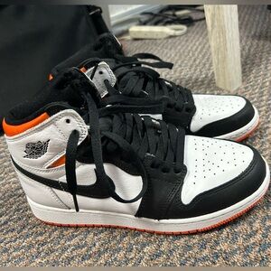 JORDAN 1s ELECTRO ORANGE